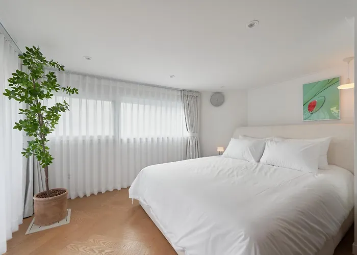 Hyerae Hyewha Station Walk 8mins Near Ddp, Accessible Hongdae, Seong-su, Itaewon Apartment *