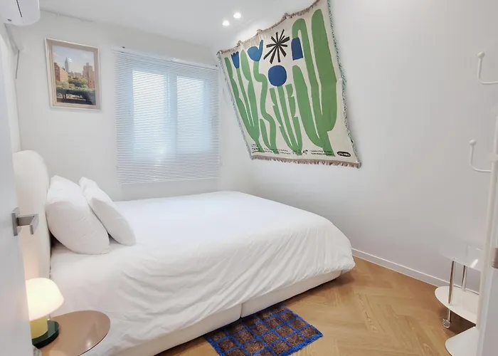 Hyerae Hyewha Station Walk 8mins Near Ddp, Accessible Hongdae, Seong-su, Itaewon *